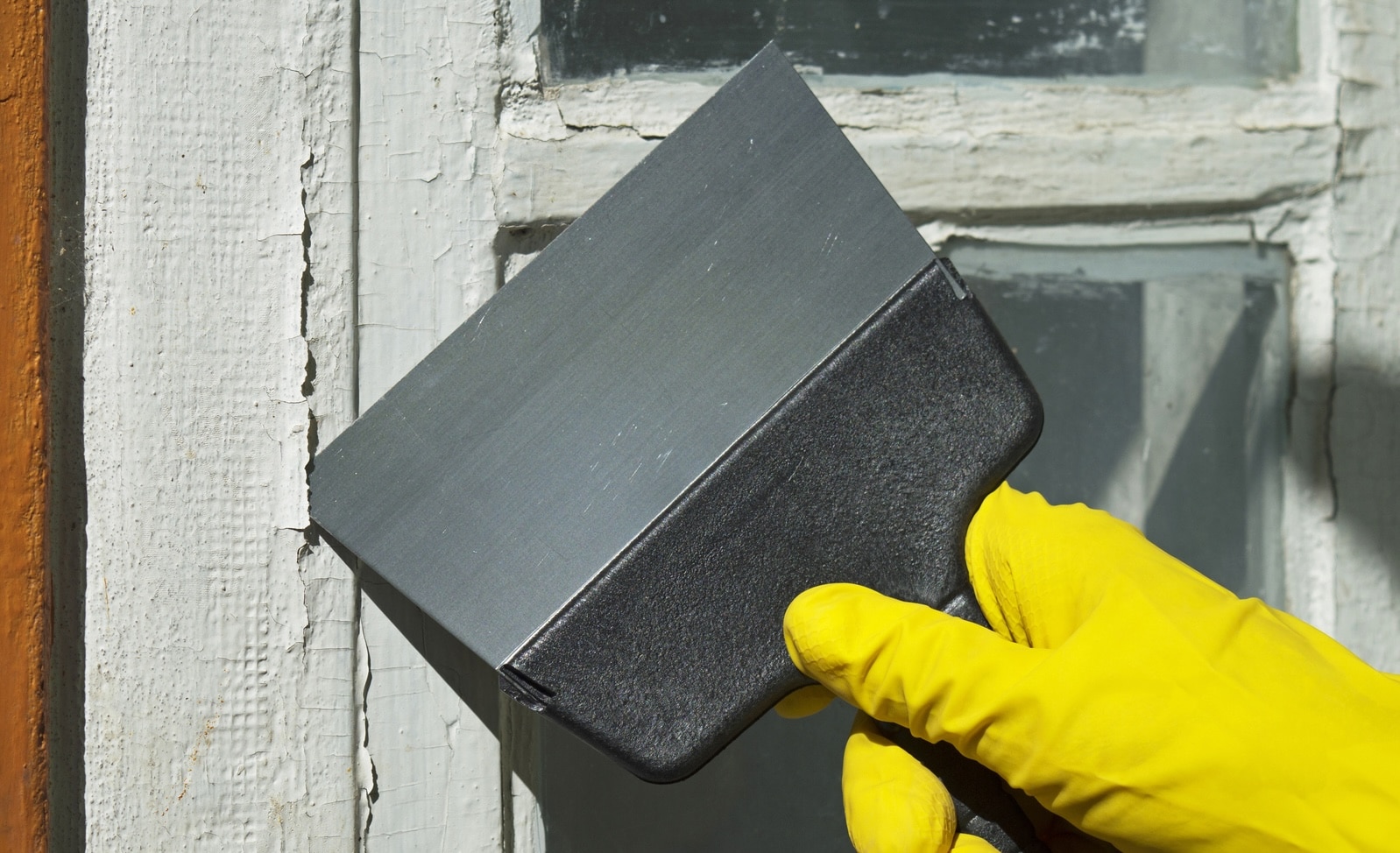 Glazing bead removal.