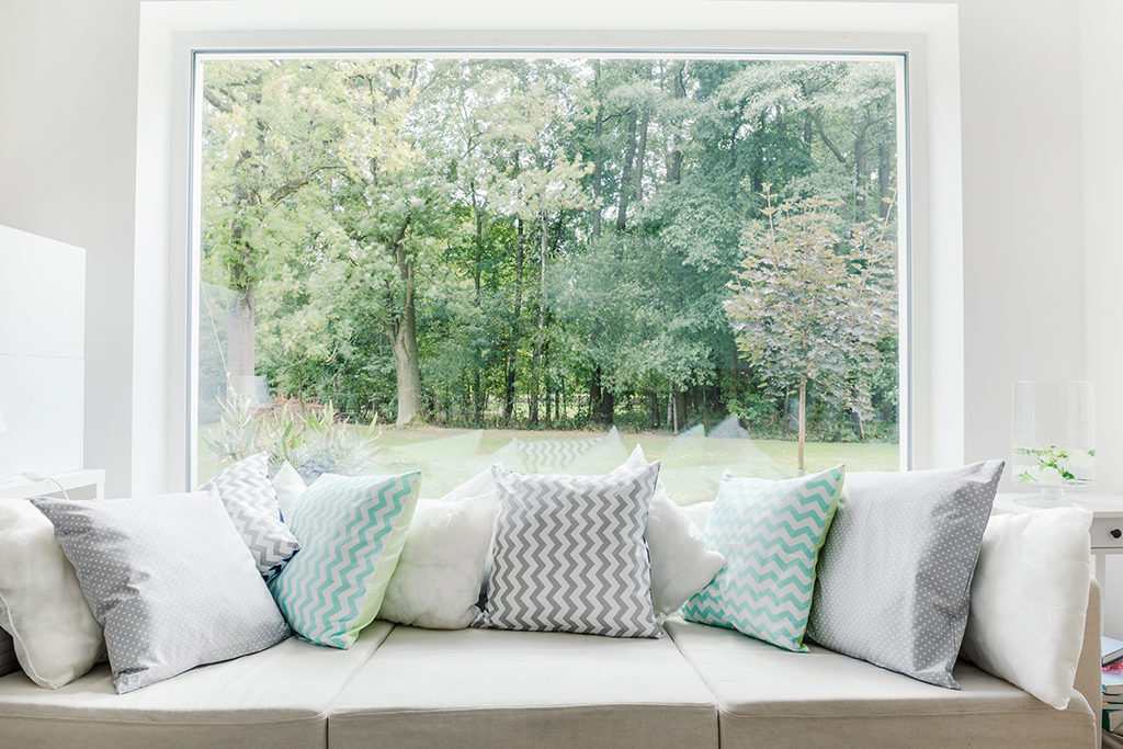 3 Ways Using Picture Windows as Replacement Windows in Burleson, TX Can Boost the Appeal of Your Home